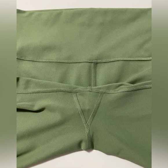 Like New! Lululemon Wunder Train HR Leggings - Picture 4 of 14